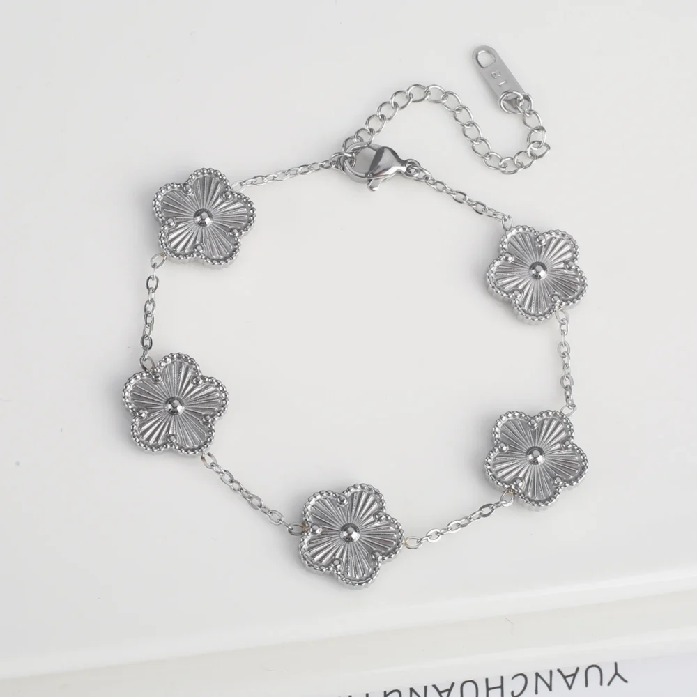Five Leaf Clover Bracelet – view 2