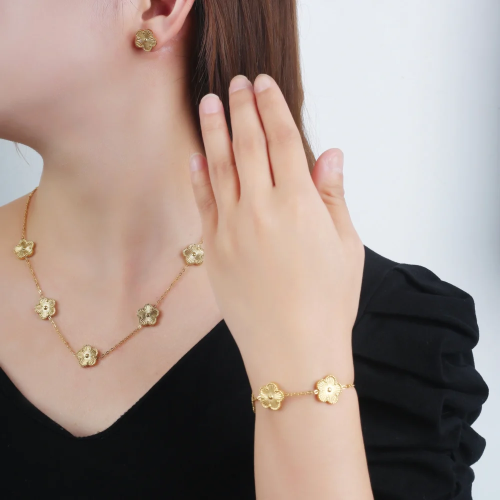 Five Leaf Clover Bracelet – view 6